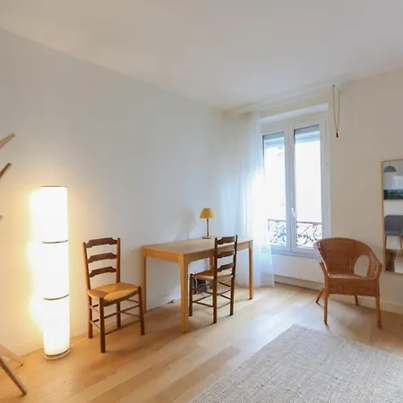 Beautiful And Bright Flat In Paris